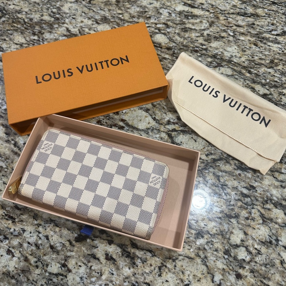 Louis Vuitton Damier Azur Zippy Wallet